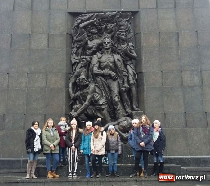 Zdjęcie w galerii na portalu naszraciborz.pl: Warto żyć, by pomagać… młodzież z Nędzy poznała postać Ireny Sendlerowej wiadomości z regionu