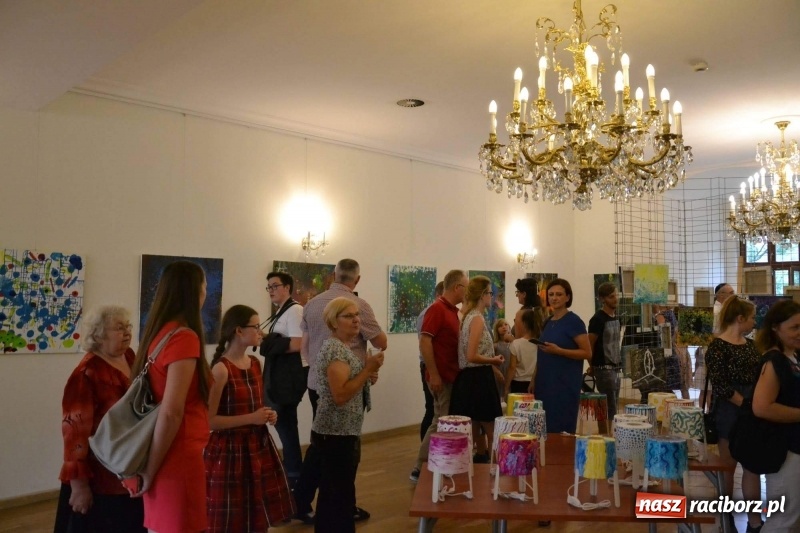 Zdjęcie w galerii na portalu naszraciborz.pl: Spontaniczne ekspresje - wernisaż wystawy na Zamku Piastowskim  wiadomości z regionu
