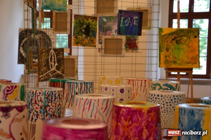 Zdjęcie w galerii na portalu naszraciborz.pl: Spontaniczne ekspresje - wernisaż wystawy na Zamku Piastowskim  wiadomości z regionu