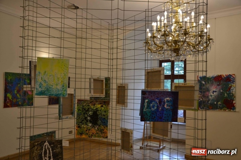 Zdjęcie w galerii na portalu naszraciborz.pl: Spontaniczne ekspresje - wernisaż wystawy na Zamku Piastowskim  wiadomości z regionu