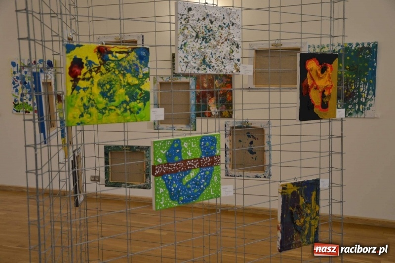 Zdjęcie w galerii na portalu naszraciborz.pl: Spontaniczne ekspresje - wernisaż wystawy na Zamku Piastowskim  wiadomości z regionu