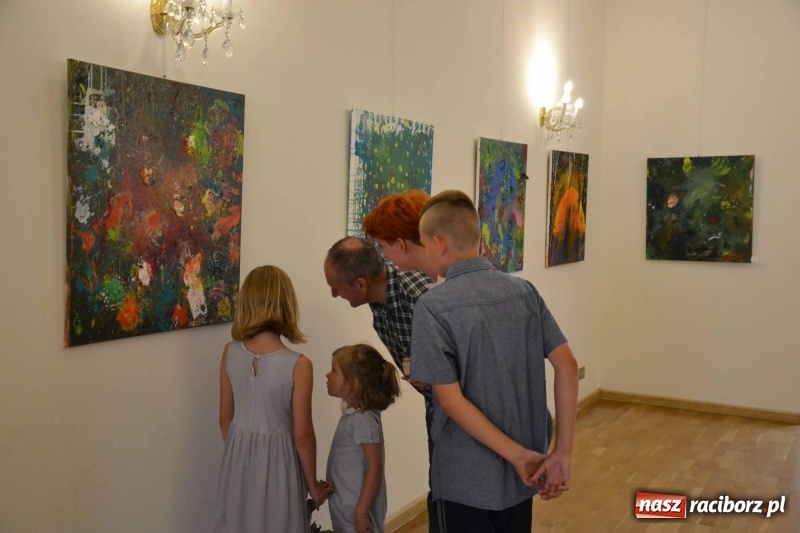 Zdjęcie w galerii na portalu naszraciborz.pl: Spontaniczne ekspresje - wernisaż wystawy na Zamku Piastowskim  wiadomości z regionu
