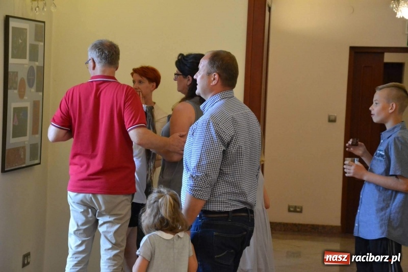 Zdjęcie w galerii na portalu naszraciborz.pl: Spontaniczne ekspresje - wernisaż wystawy na Zamku Piastowskim  wiadomości z regionu
