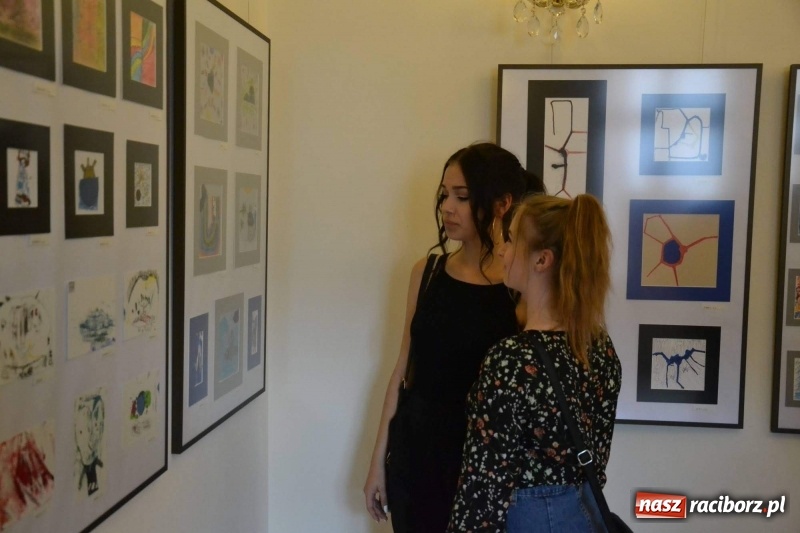 Zdjęcie w galerii na portalu naszraciborz.pl: Spontaniczne ekspresje - wernisaż wystawy na Zamku Piastowskim  wiadomości z regionu