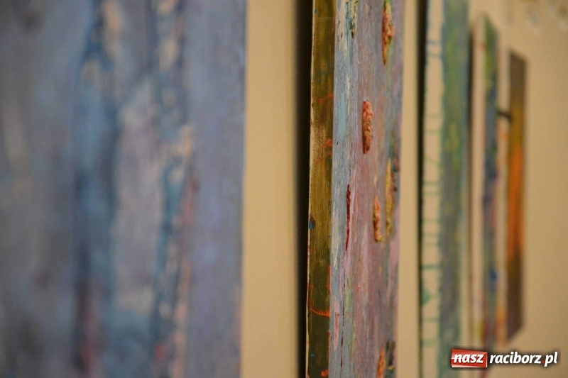 Zdjęcie w galerii na portalu naszraciborz.pl: Spontaniczne ekspresje - wernisaż wystawy na Zamku Piastowskim  wiadomości z regionu