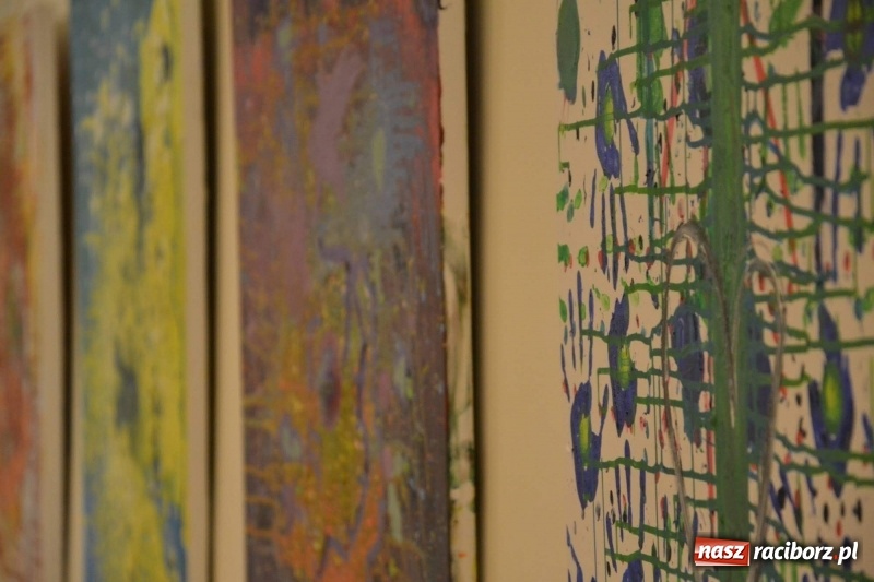 Zdjęcie w galerii na portalu naszraciborz.pl: Spontaniczne ekspresje - wernisaż wystawy na Zamku Piastowskim  wiadomości z regionu