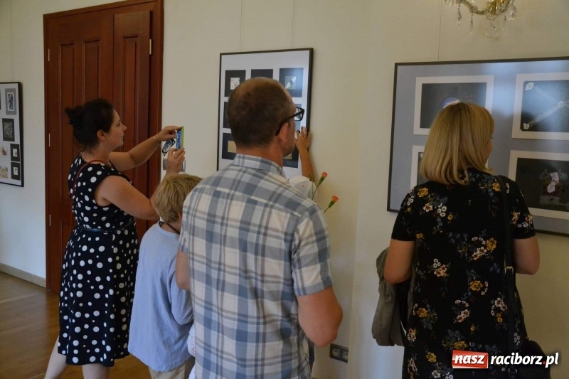 Zdjęcie w galerii na portalu naszraciborz.pl: Spontaniczne ekspresje - wernisaż wystawy na Zamku Piastowskim  wiadomości z regionu