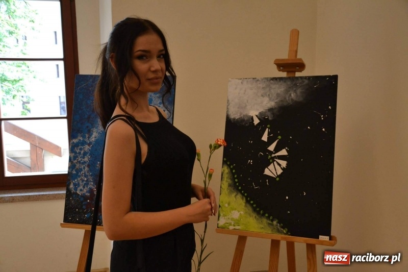 Zdjęcie w galerii na portalu naszraciborz.pl: Spontaniczne ekspresje - wernisaż wystawy na Zamku Piastowskim  wiadomości z regionu
