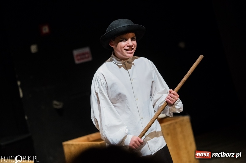 Zdjęcie w galerii na portalu naszraciborz.pl: Krwawe historie - premiera spektaklu Teatru Tetraedr - Scena Dziecięca wiadomości z regionu