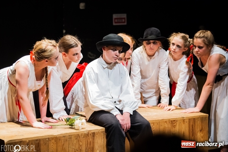 Zdjęcie w galerii na portalu naszraciborz.pl: Krwawe historie - premiera spektaklu Teatru Tetraedr - Scena Dziecięca wiadomości z regionu