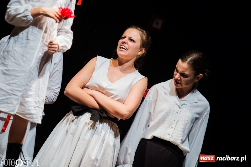 Zdjęcie w galerii na portalu naszraciborz.pl: Krwawe historie - premiera spektaklu Teatru Tetraedr - Scena Dziecięca wiadomości z regionu