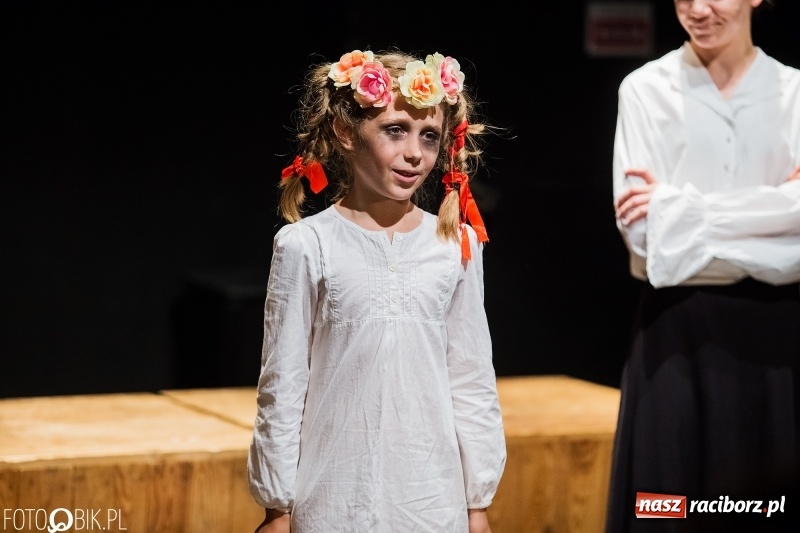 Zdjęcie w galerii na portalu naszraciborz.pl: Krwawe historie - premiera spektaklu Teatru Tetraedr - Scena Dziecięca wiadomości z regionu