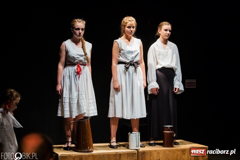 Zdjęcie w galerii na portalu naszraciborz.pl: Krwawe historie - premiera spektaklu Teatru Tetraedr - Scena Dziecięca wiadomości z regionu