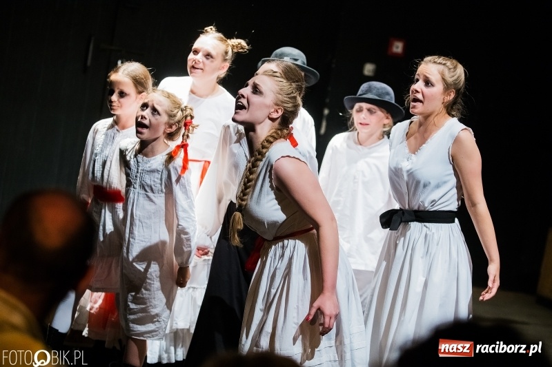 Zdjęcie w galerii na portalu naszraciborz.pl: Krwawe historie - premiera spektaklu Teatru Tetraedr - Scena Dziecięca wiadomości z regionu