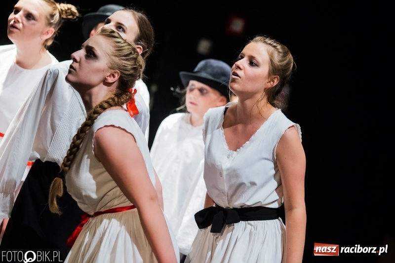 Zdjęcie w galerii na portalu naszraciborz.pl: Krwawe historie - premiera spektaklu Teatru Tetraedr - Scena Dziecięca wiadomości z regionu