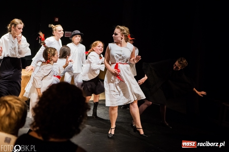 Zdjęcie w galerii na portalu naszraciborz.pl: Krwawe historie - premiera spektaklu Teatru Tetraedr - Scena Dziecięca wiadomości z regionu