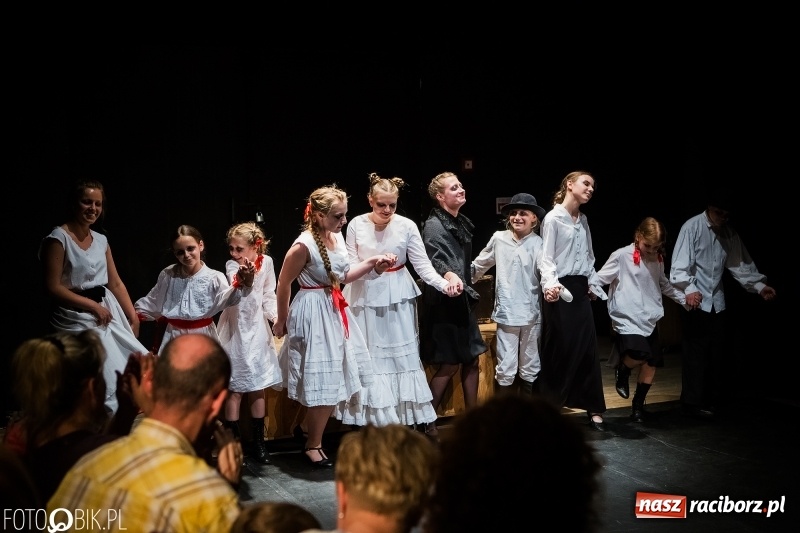 Zdjęcie w galerii na portalu naszraciborz.pl: Krwawe historie - premiera spektaklu Teatru Tetraedr - Scena Dziecięca wiadomości z regionu