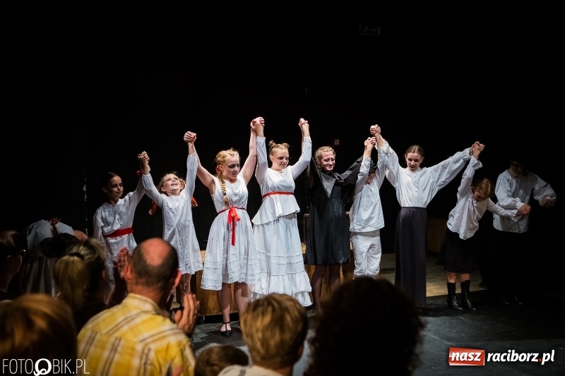 Zdjęcie w galerii na portalu naszraciborz.pl: Krwawe historie - premiera spektaklu Teatru Tetraedr - Scena Dziecięca wiadomości z regionu