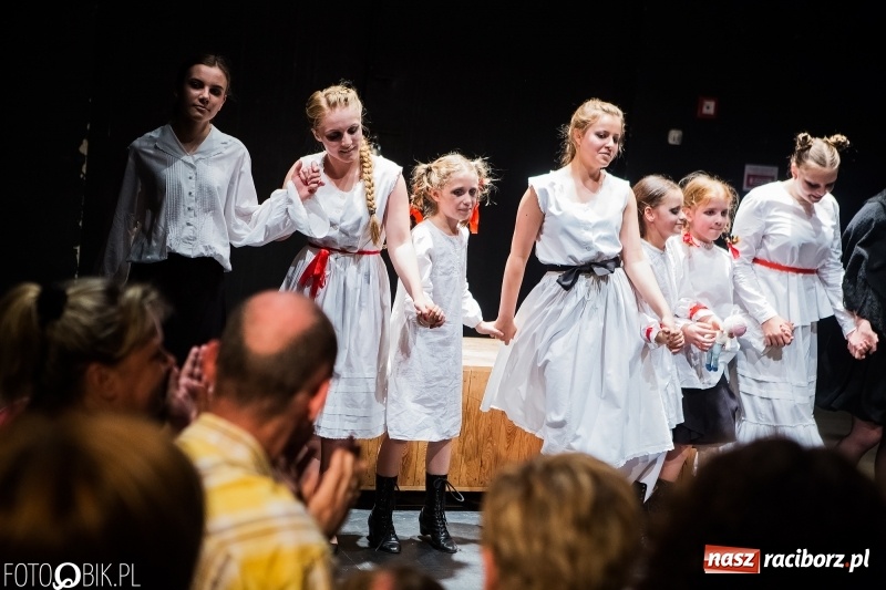 Zdjęcie w galerii na portalu naszraciborz.pl: Krwawe historie - premiera spektaklu Teatru Tetraedr - Scena Dziecięca wiadomości z regionu