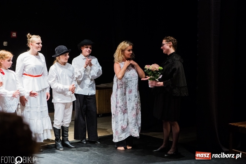 Zdjęcie w galerii na portalu naszraciborz.pl: Krwawe historie - premiera spektaklu Teatru Tetraedr - Scena Dziecięca wiadomości z regionu