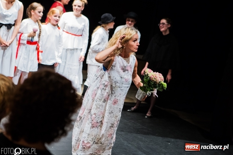 Zdjęcie w galerii na portalu naszraciborz.pl: Krwawe historie - premiera spektaklu Teatru Tetraedr - Scena Dziecięca wiadomości z regionu