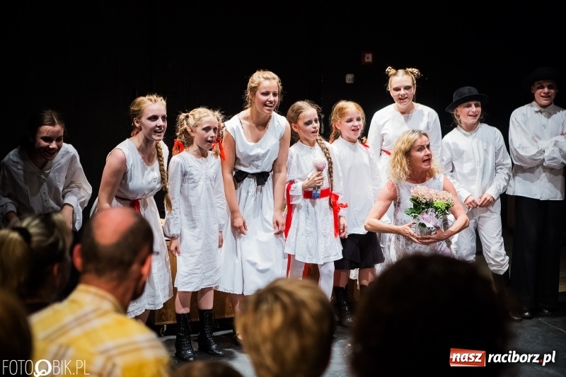 Zdjęcie w galerii na portalu naszraciborz.pl: Krwawe historie - premiera spektaklu Teatru Tetraedr - Scena Dziecięca wiadomości z regionu