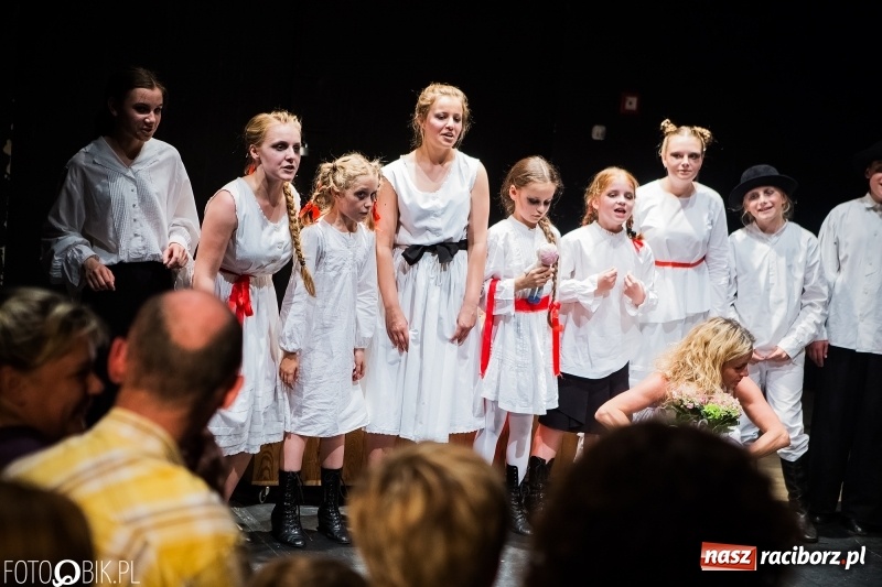 Zdjęcie w galerii na portalu naszraciborz.pl: Krwawe historie - premiera spektaklu Teatru Tetraedr - Scena Dziecięca wiadomości z regionu