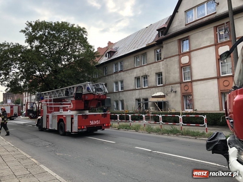 Zdjęcie w galerii na portalu naszraciborz.pl: Lokator zbagatelizował zakaz palenia w piecu i zadymił remontowane poddasze kamienicy wiadomości z regionu