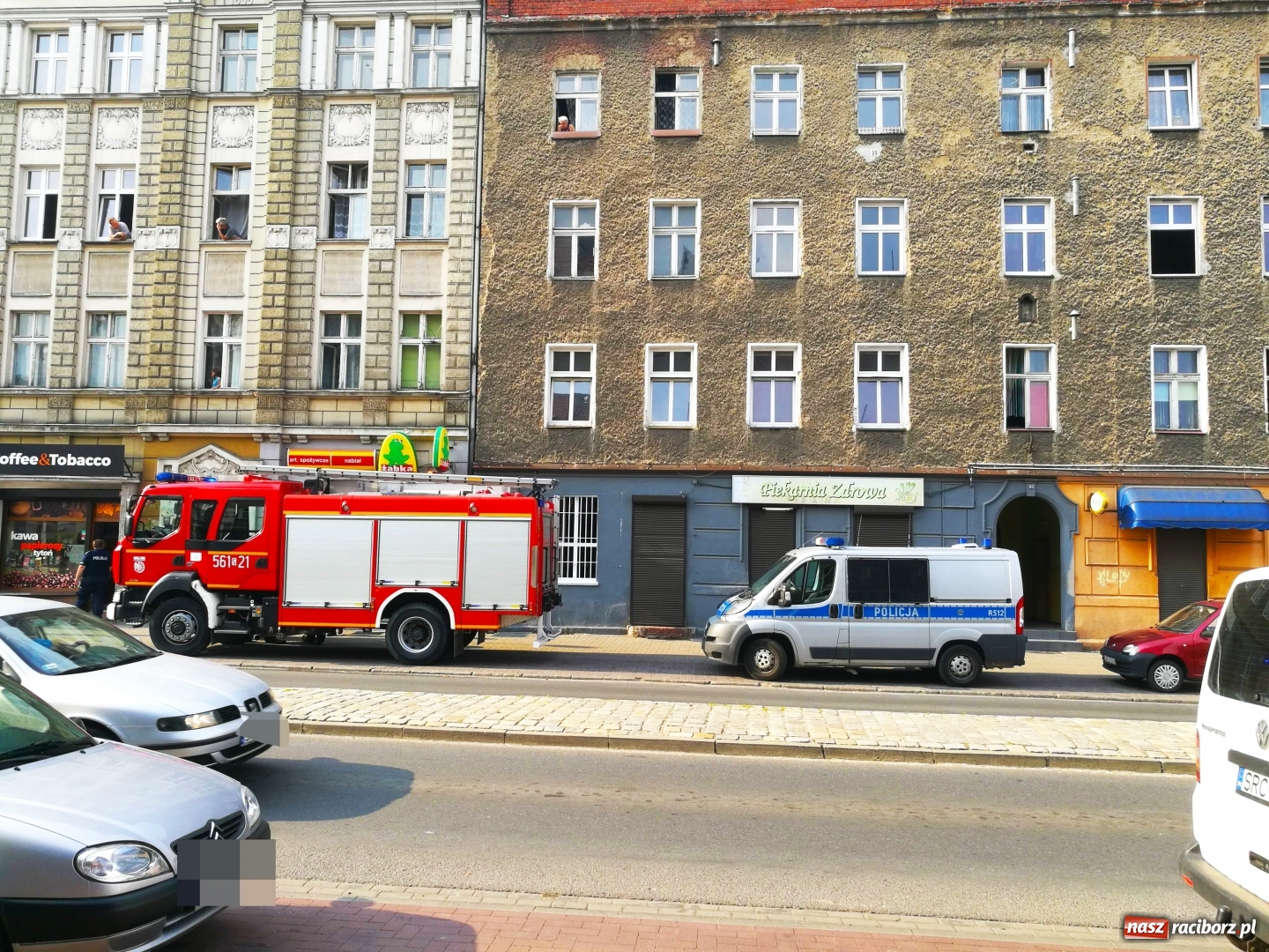 Zdjęcie w galerii na portalu naszraciborz.pl: Pożar śmieci przyczyną silnego zadymienia piwnicy. Strażacy nie mają wątpliwości, że doszło do podpalenia wiadomości z regionu