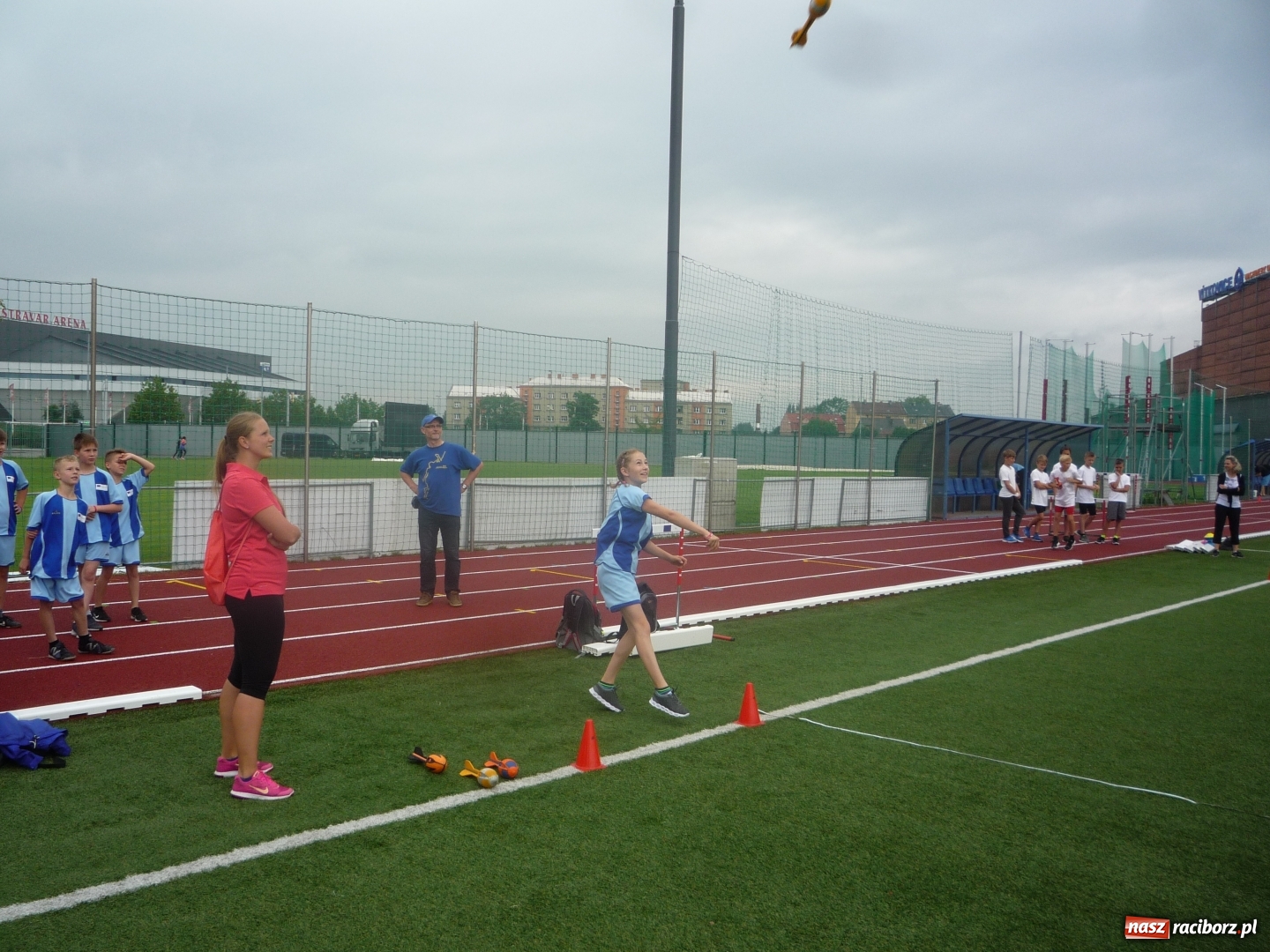 Zdjęcie w galerii na portalu naszraciborz.pl: Uczniowie z Tworkowa wystartowali w zawodach lekkoatletycznych w Ostrawie wiadomości z regionu