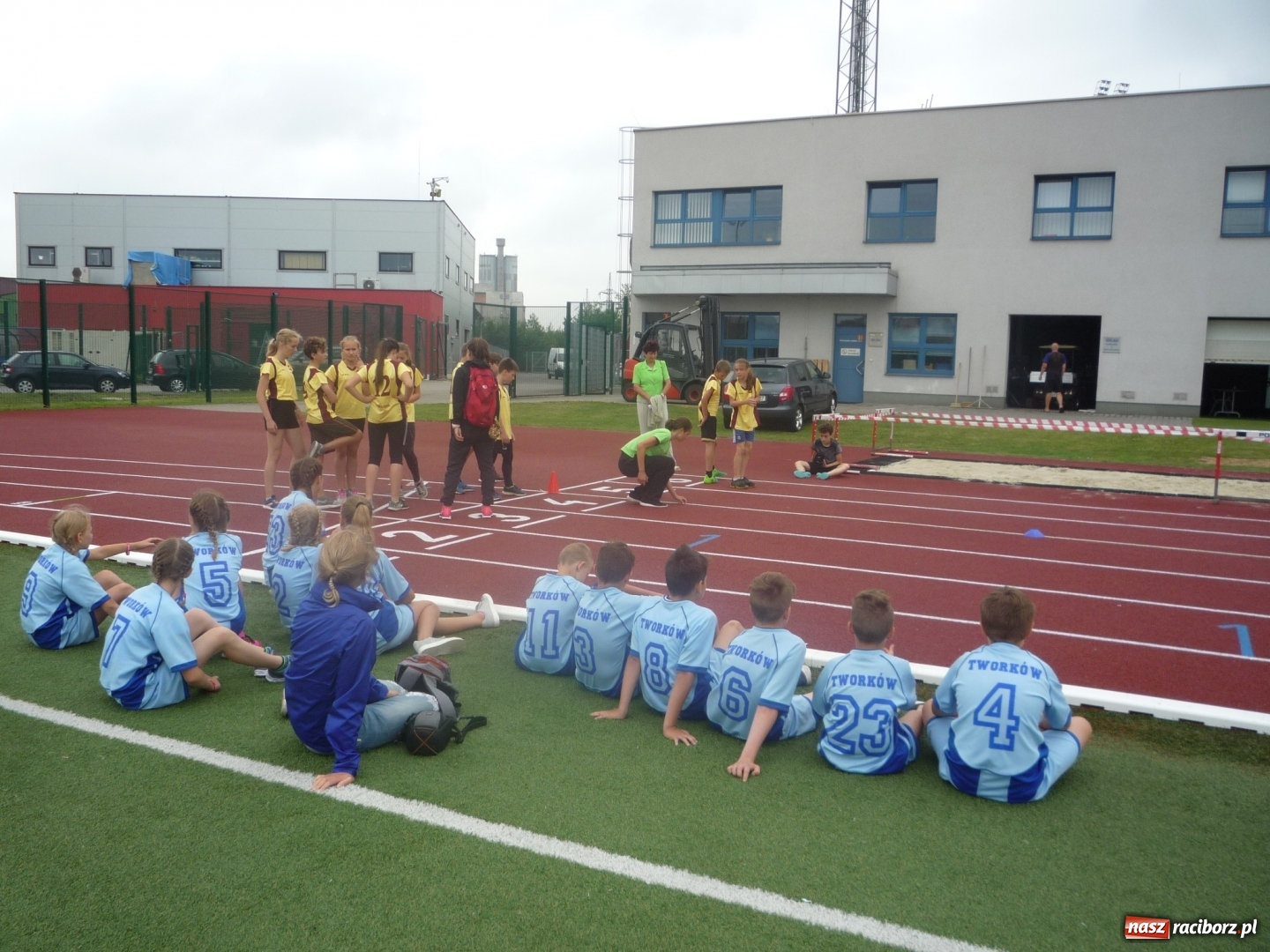 Zdjęcie w galerii na portalu naszraciborz.pl: Uczniowie z Tworkowa wystartowali w zawodach lekkoatletycznych w Ostrawie wiadomości z regionu