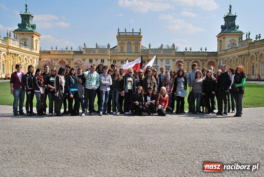 Zdjęcie w galerii na portalu naszraciborz.pl: Raciborska młodzież w centrum żałoby narodowej... wiadomości z regionu