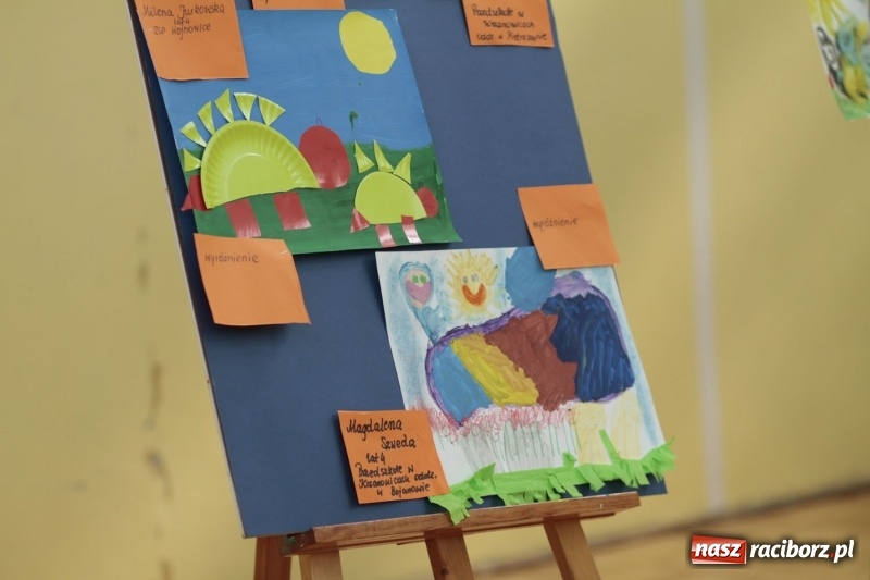 Zdjęcie w galerii na portalu naszraciborz.pl: Uroczystość wręczenia nagród w Gminnym Konkursie Plastycznym wiadomości z regionu