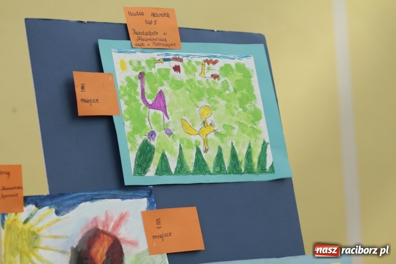 Zdjęcie w galerii na portalu naszraciborz.pl: Uroczystość wręczenia nagród w Gminnym Konkursie Plastycznym wiadomości z regionu