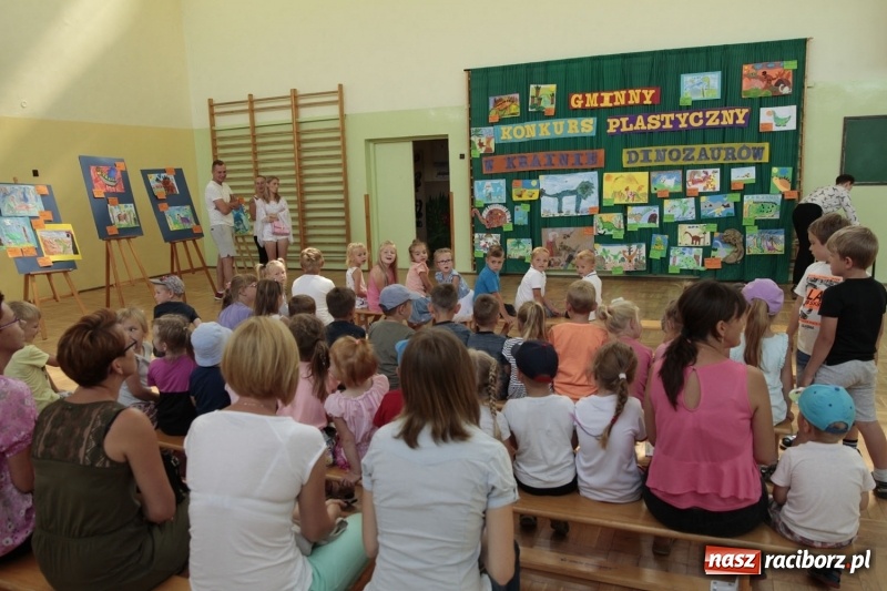 Zdjęcie w galerii na portalu naszraciborz.pl: Uroczystość wręczenia nagród w Gminnym Konkursie Plastycznym wiadomości z regionu