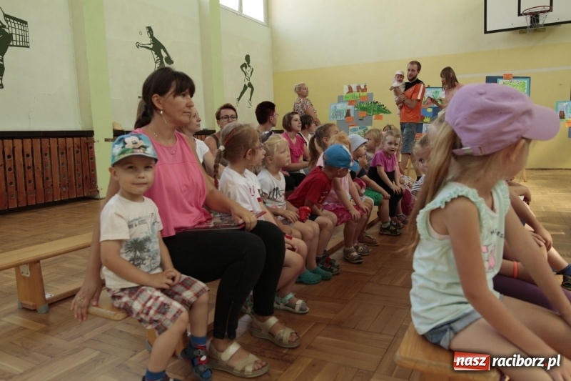 Zdjęcie w galerii na portalu naszraciborz.pl: Uroczystość wręczenia nagród w Gminnym Konkursie Plastycznym wiadomości z regionu