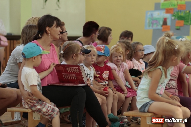 Zdjęcie w galerii na portalu naszraciborz.pl: Uroczystość wręczenia nagród w Gminnym Konkursie Plastycznym wiadomości z regionu