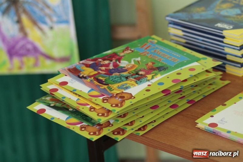 Zdjęcie w galerii na portalu naszraciborz.pl: Uroczystość wręczenia nagród w Gminnym Konkursie Plastycznym wiadomości z regionu