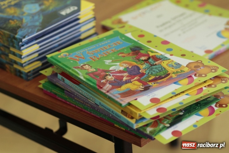 Zdjęcie w galerii na portalu naszraciborz.pl: Uroczystość wręczenia nagród w Gminnym Konkursie Plastycznym wiadomości z regionu