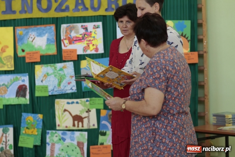 Zdjęcie w galerii na portalu naszraciborz.pl: Uroczystość wręczenia nagród w Gminnym Konkursie Plastycznym wiadomości z regionu