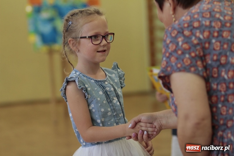 Zdjęcie w galerii na portalu naszraciborz.pl: Uroczystość wręczenia nagród w Gminnym Konkursie Plastycznym wiadomości z regionu