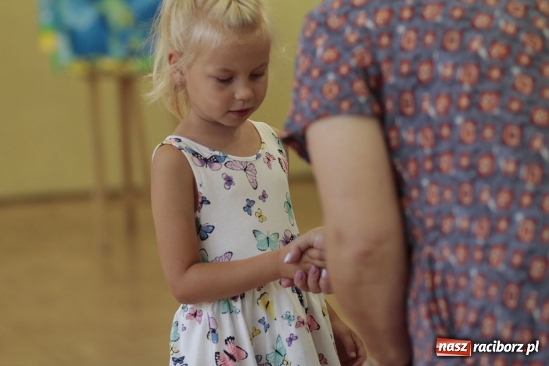 Zdjęcie w galerii na portalu naszraciborz.pl: Uroczystość wręczenia nagród w Gminnym Konkursie Plastycznym wiadomości z regionu