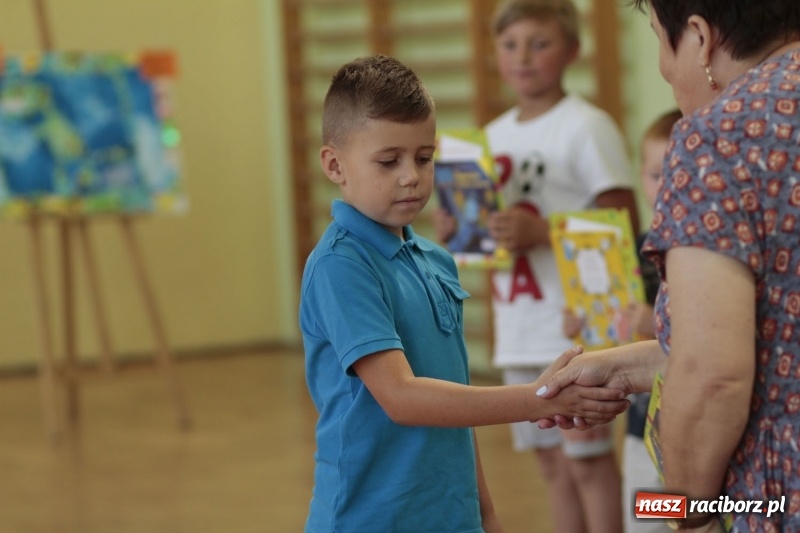 Zdjęcie w galerii na portalu naszraciborz.pl: Uroczystość wręczenia nagród w Gminnym Konkursie Plastycznym wiadomości z regionu