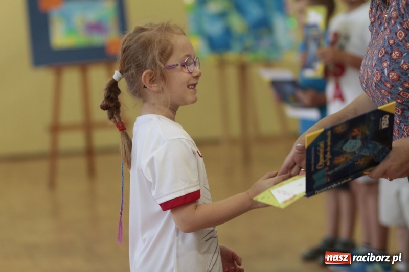 Zdjęcie w galerii na portalu naszraciborz.pl: Uroczystość wręczenia nagród w Gminnym Konkursie Plastycznym wiadomości z regionu