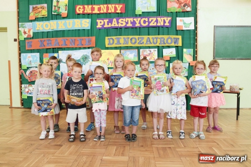 Zdjęcie w galerii na portalu naszraciborz.pl: Uroczystość wręczenia nagród w Gminnym Konkursie Plastycznym wiadomości z regionu