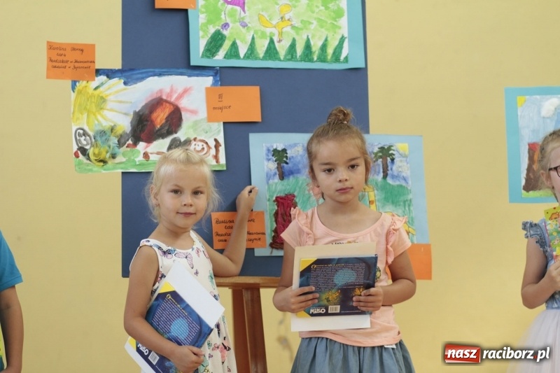 Zdjęcie w galerii na portalu naszraciborz.pl: Uroczystość wręczenia nagród w Gminnym Konkursie Plastycznym wiadomości z regionu