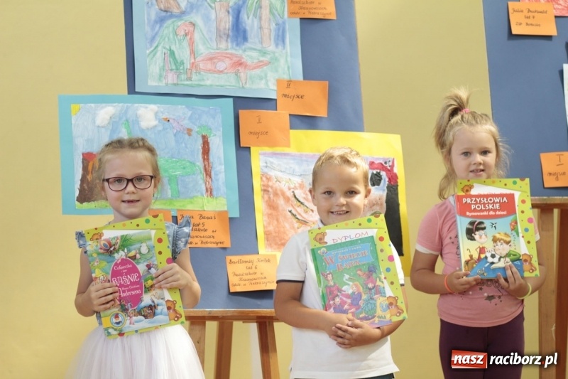 Zdjęcie w galerii na portalu naszraciborz.pl: Uroczystość wręczenia nagród w Gminnym Konkursie Plastycznym wiadomości z regionu
