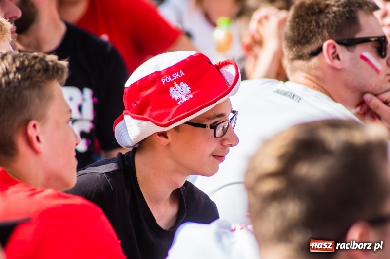 Zdjęcie w galerii na portalu naszraciborz.pl: Była MOC! Było wsparcie! Tak kibicował Racibórz wiadomości z regionu