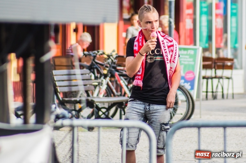 Zdjęcie w galerii na portalu naszraciborz.pl: Była MOC! Było wsparcie! Tak kibicował Racibórz wiadomości z regionu