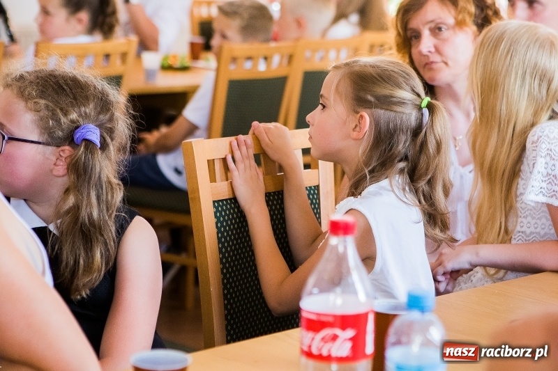 Zdjęcie w galerii na portalu naszraciborz.pl: W Rudniku nagrodzono najlepszych uczniów wiadomości z regionu